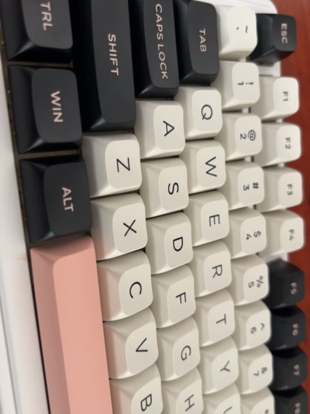 
耐用度：感觉很好
舒适度：键盘声音很好