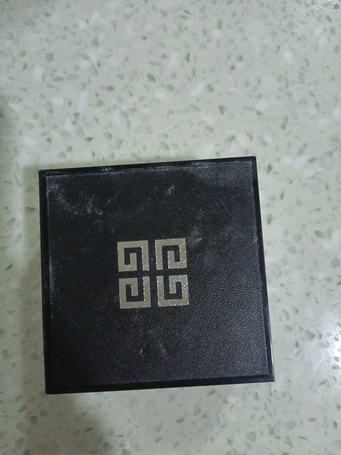 纪梵希散粉蜜粉