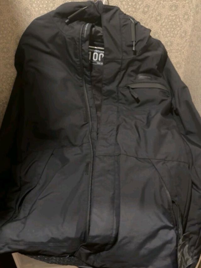 迪卡侬滑雪服，黑色也好看更保暖