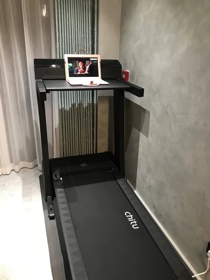 ‌赤兔品牌‌是一个源自中国的品牌，主要生产和销售各种运动健身器材和运动鞋类产品。赤兔品牌的产品线包括折叠跑步机、家用跑步机、机械跑步机、智能跑步机、商用跑步机、划船机、电动跑步机、划船器等健身器材，以及各种跑鞋和运动鞋。赤兔品牌以“踏实、拼搏、责任”为企业精神，坚持诚信、共赢、开创的经营理念，深受用户喜爱‌1。跑步机