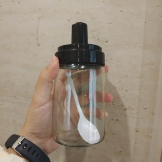 简约大方的厨房调料罐