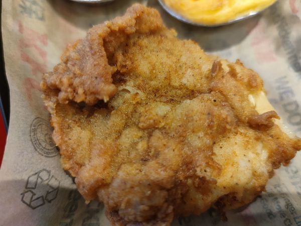 鲜嫩多汁的炸鸡肉!快去吃!