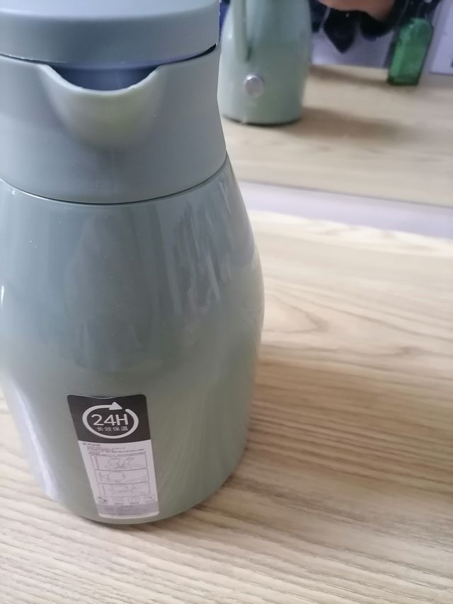 这个保温壶非常好用，装一天都不会凉