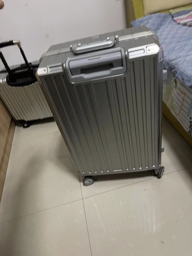 便捷银色行李箱24寸