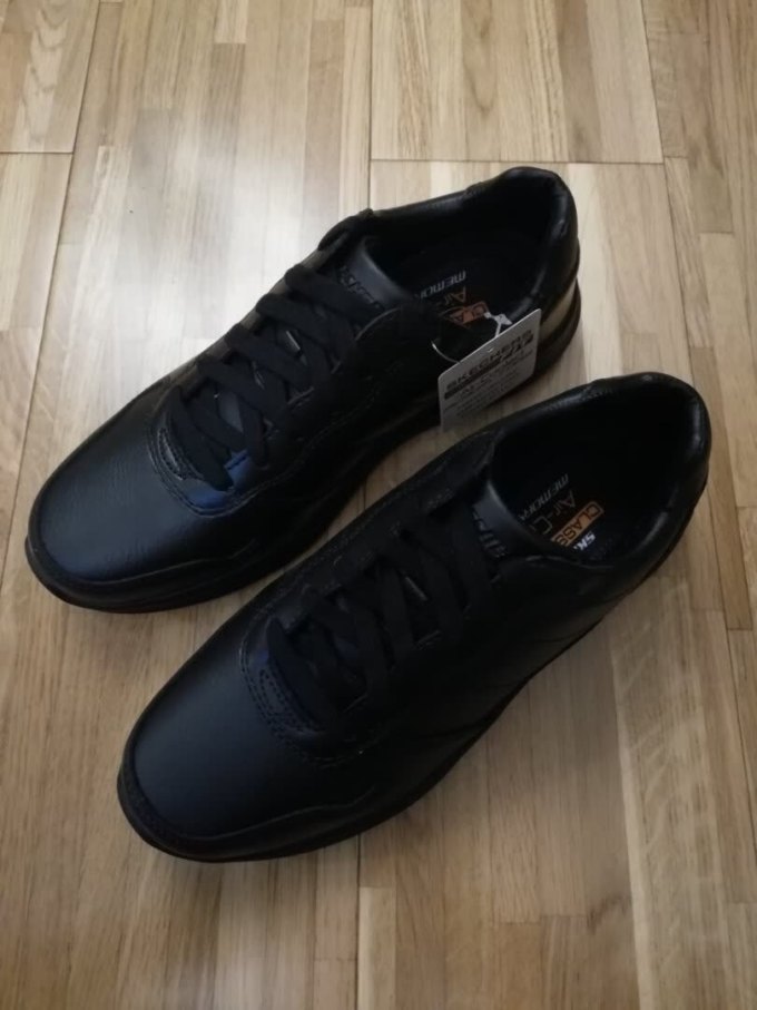 斯凯奇休闲皮鞋