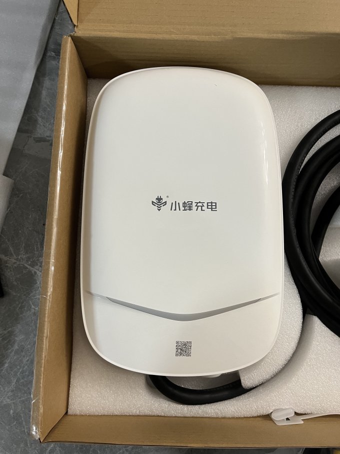 小蜂充电车载充电器
