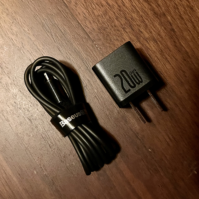 轻巧便携 倍思GaN 20W PD