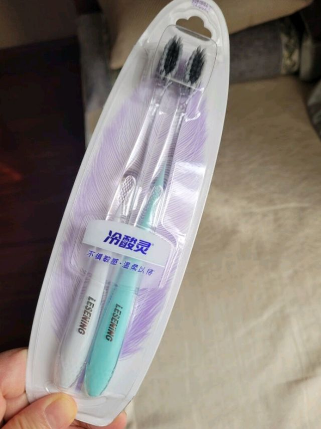 冷酸灵抗菌护敏牙刷