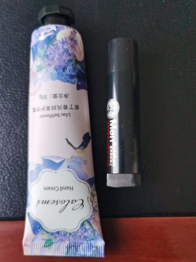东西不错，价格实惠，还送了护手霜。