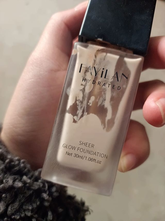 粉底液遮瑕保湿持久