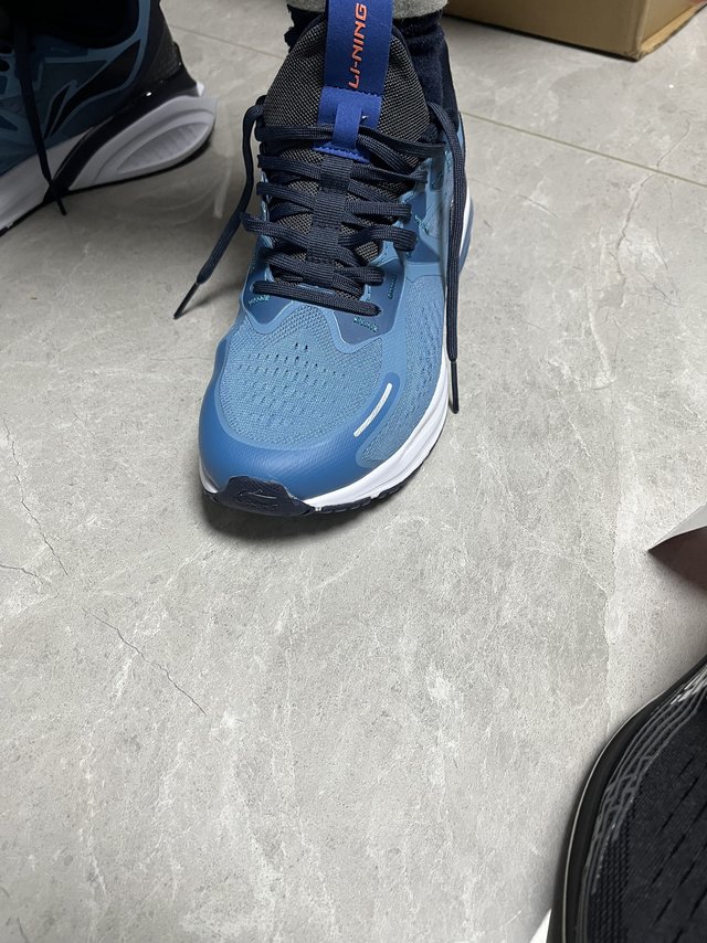给老公买的，穿上表示满意！