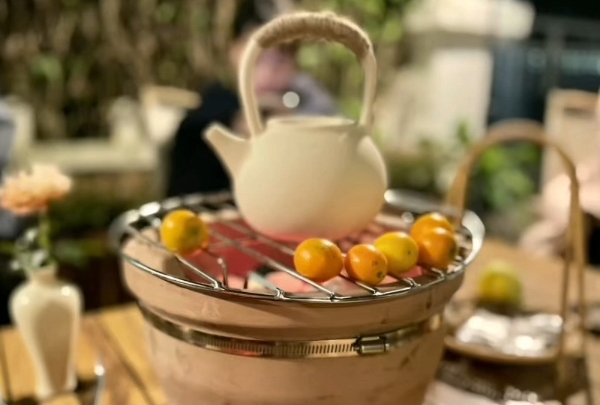 南方这样喝茶吃水果很暖和很有氛围感