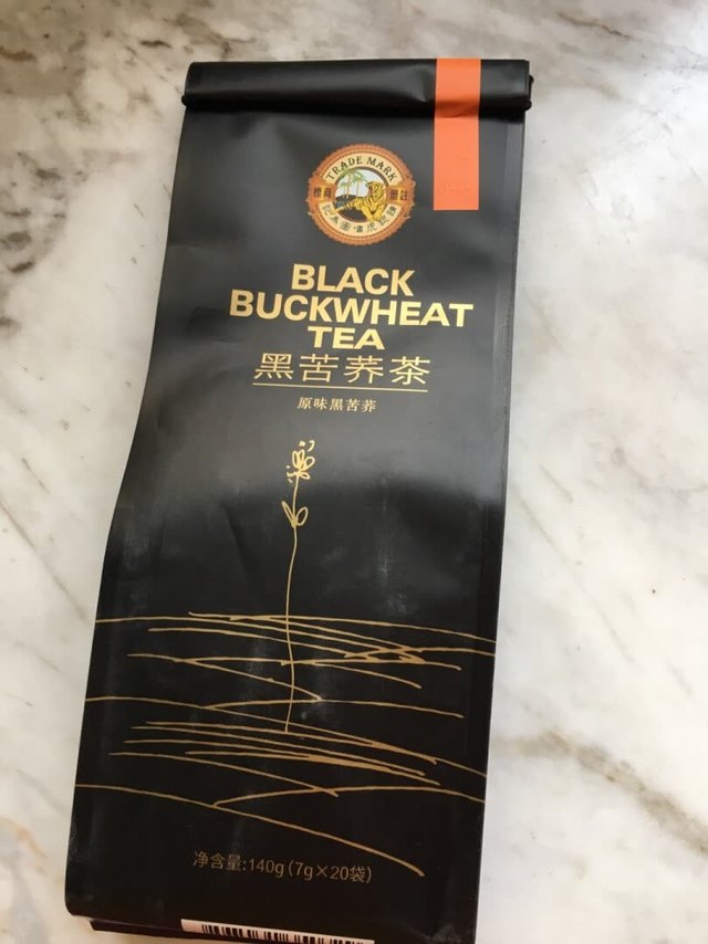 这个品牌的苦荞茶冲水后，一股浓郁的香味，