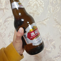 看球还得喝玻璃瓶的燕京U8啤酒！