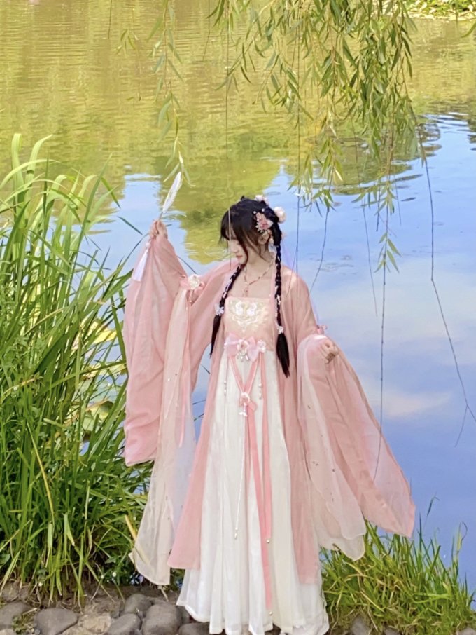 东月棠汉服