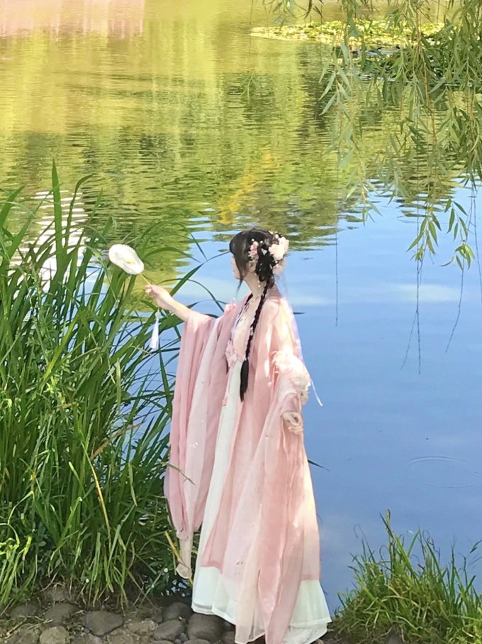 东月棠汉服