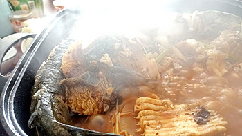 好吃的 篇一百六十六：将一条比锅的直径还长的大草鱼，做成没有腥味的煎鱼火锅。