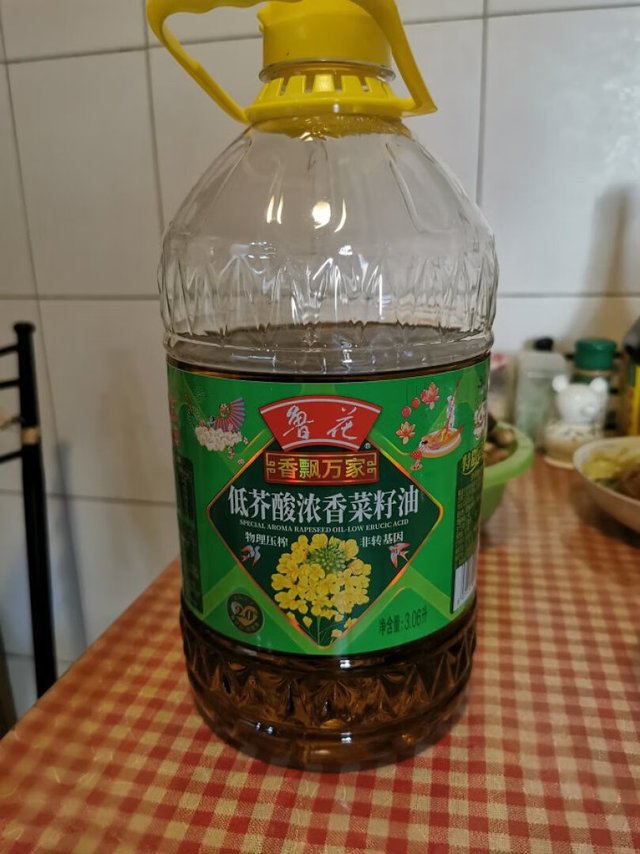 这是我买过的最好吃的菜籽油！首先是特别香
