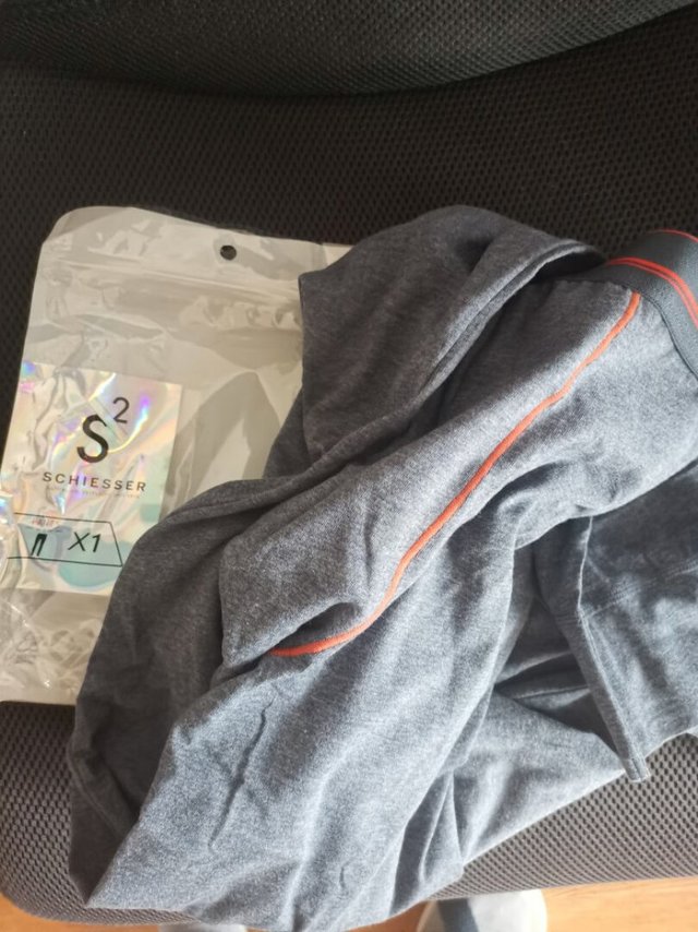 保暖裤做工非常好，颜色正，穿上舒服暖和