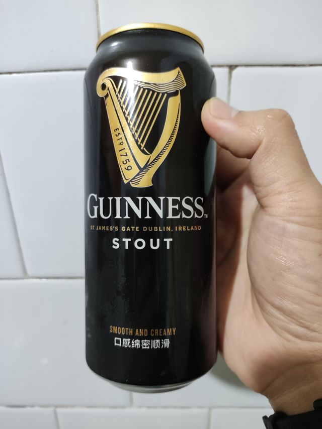 看世界杯，吃泡面配这啤酒，挺有趣的