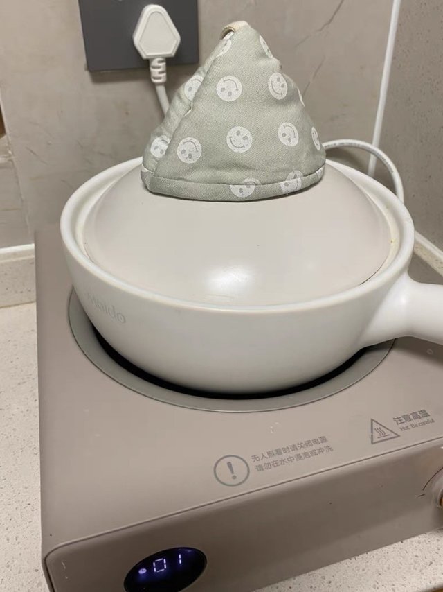介个煲仔锅好好用！还自带个小灶台耶~
