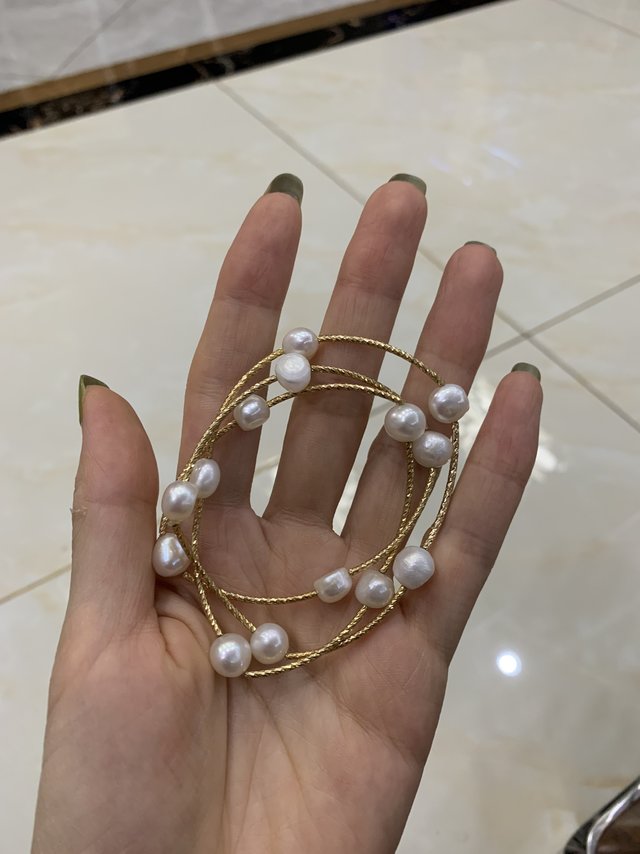 最喜欢买各种各样的小饰品。