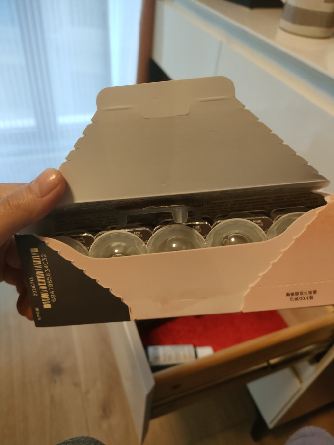 隐形眼镜