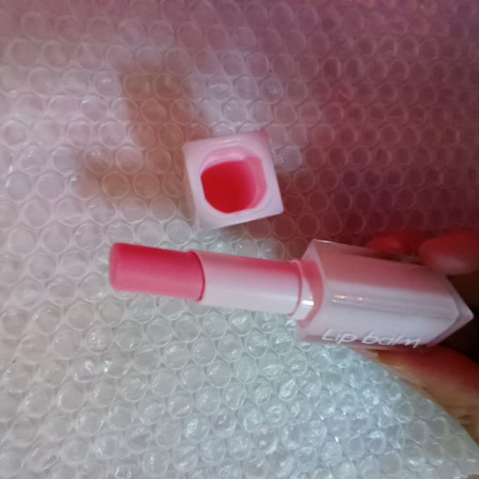 佩翘封面润唇膏