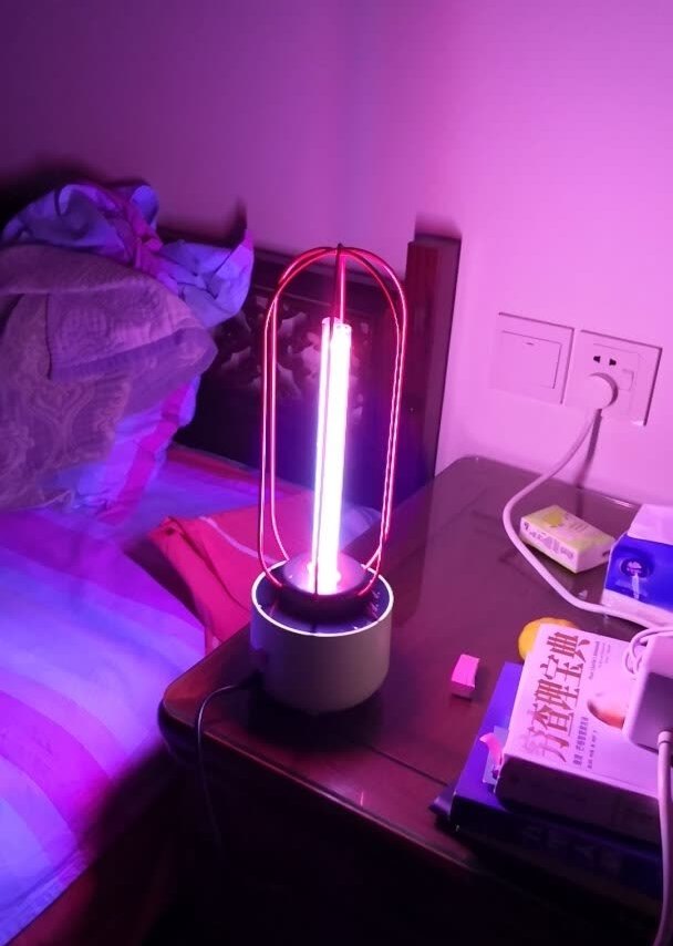 到货很快。试用了几次，好像光色不是紫色的