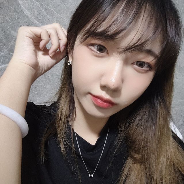 天啊这个耳钉也太大小姐了！