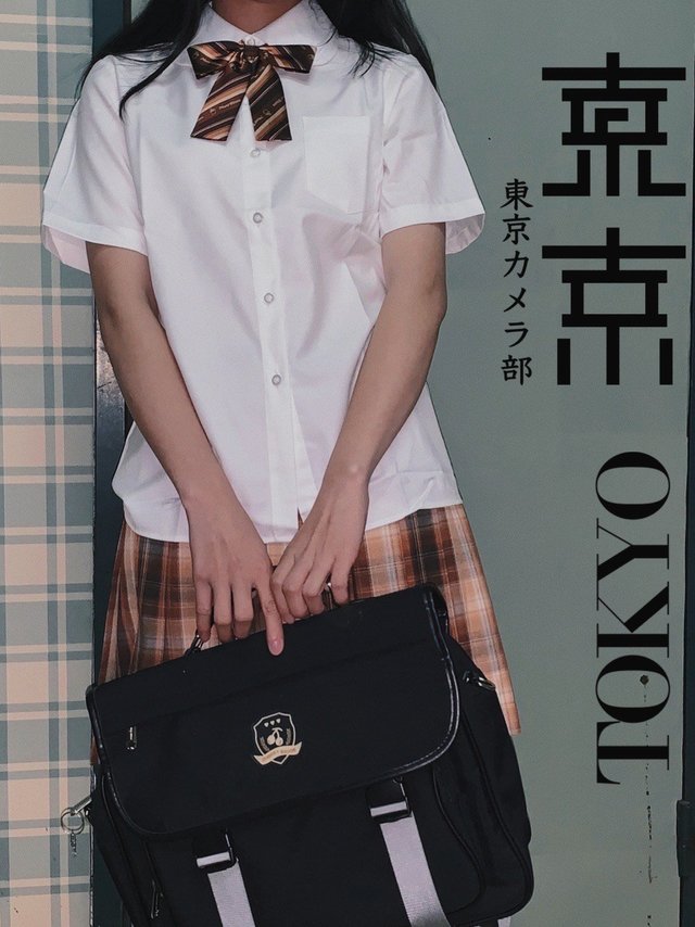 嘿！是校供的制服背包诶！青春校园