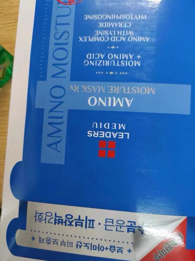 膜布服帖，肤感绝佳。保湿效果也是好的，第