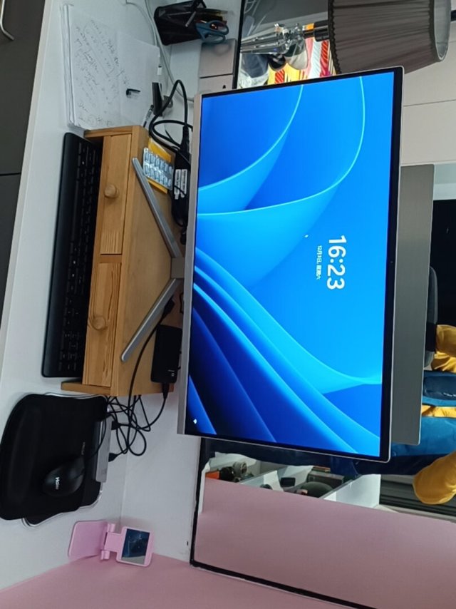 系统是最新的，用起来挺顺滑，颜值很高，不