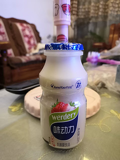 草莓味味动力乳酸菌饮品