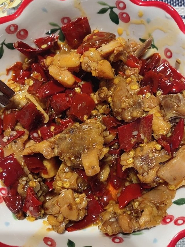 买了冷吃兔和兔腿，兔肉是真心不错，口感比