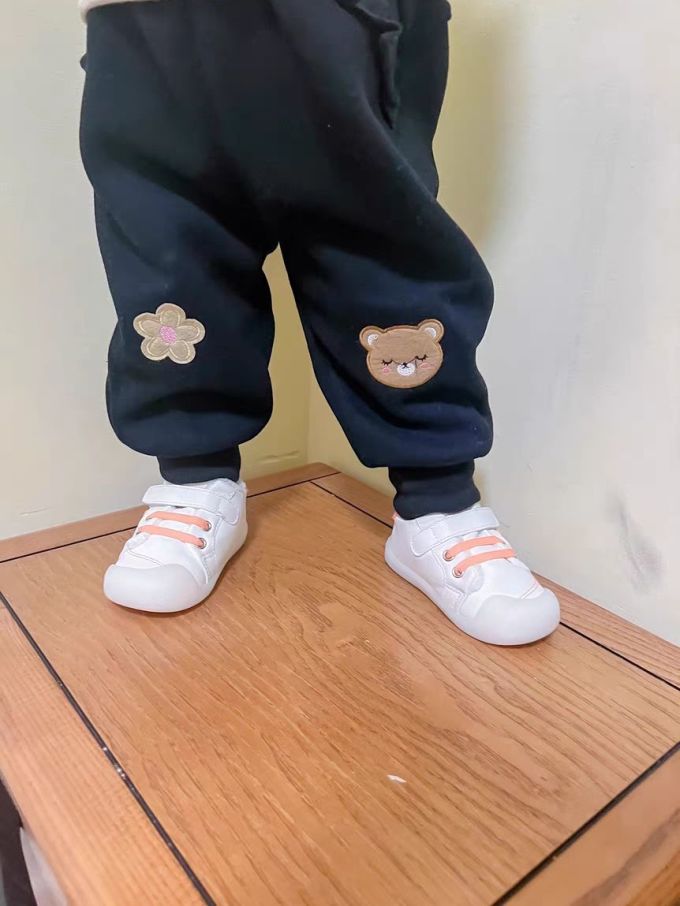 特步儿童运动鞋
