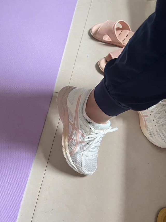 经常跳绳和跳减肥操很合适