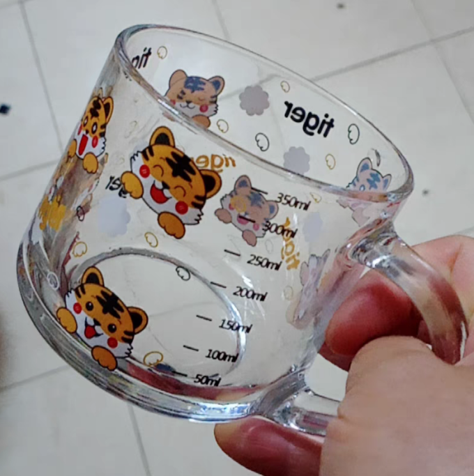 玻璃杯