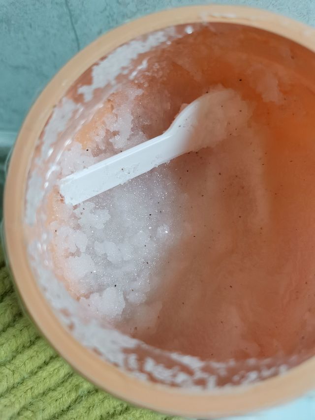 去角质去鸡皮磨砂膏我只服它