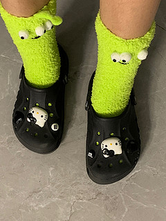 这双绿色袜子怎么能这么亮眼