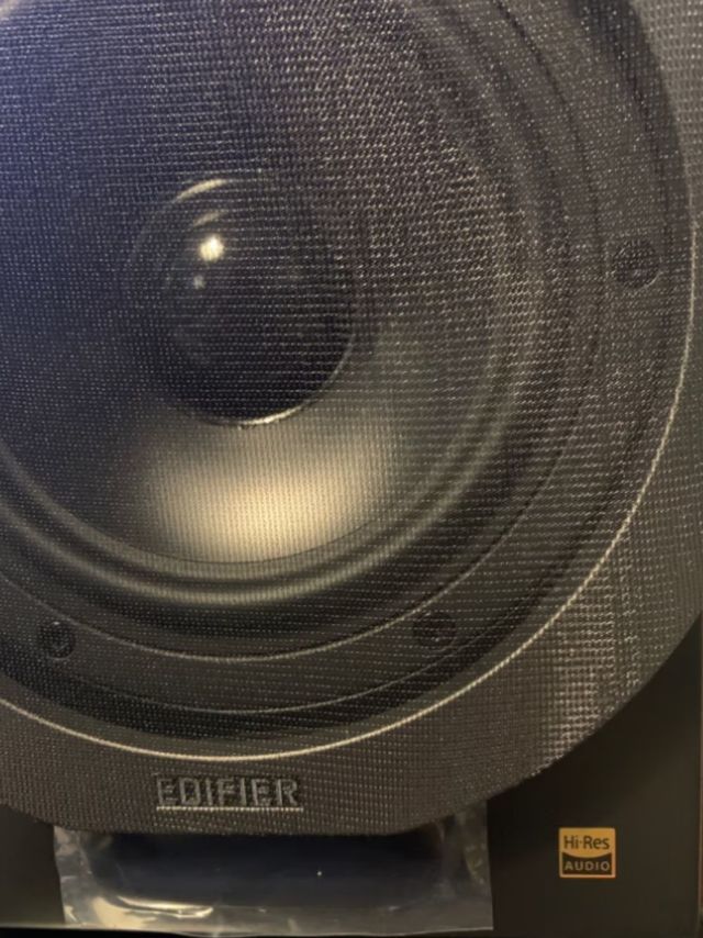 漫步者次旗舰音箱