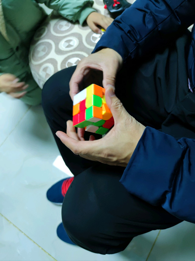 减压和智力开发的魔方