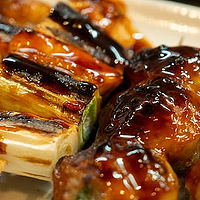 在鸡与牛同样珍贵的年代，一口一串的「烧鸟」如何成为日本民众最爱的街头小吃？