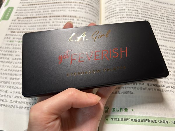 
整体评价：颜色搭配是粉色系，看起来还行