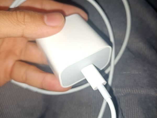 iPhone的正牌数据线低价都能买到！