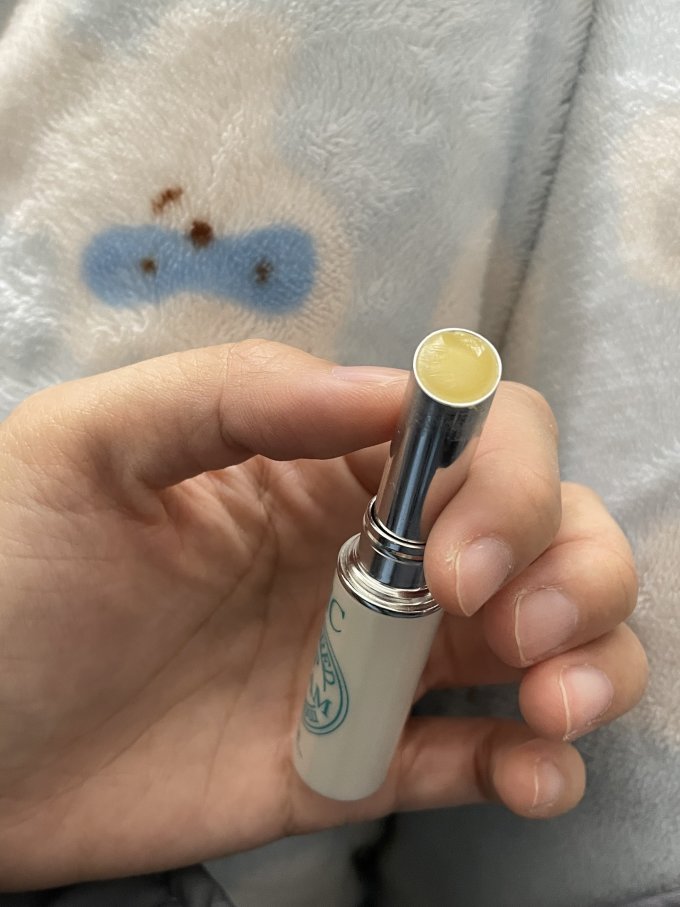 蝶翠诗润唇膏