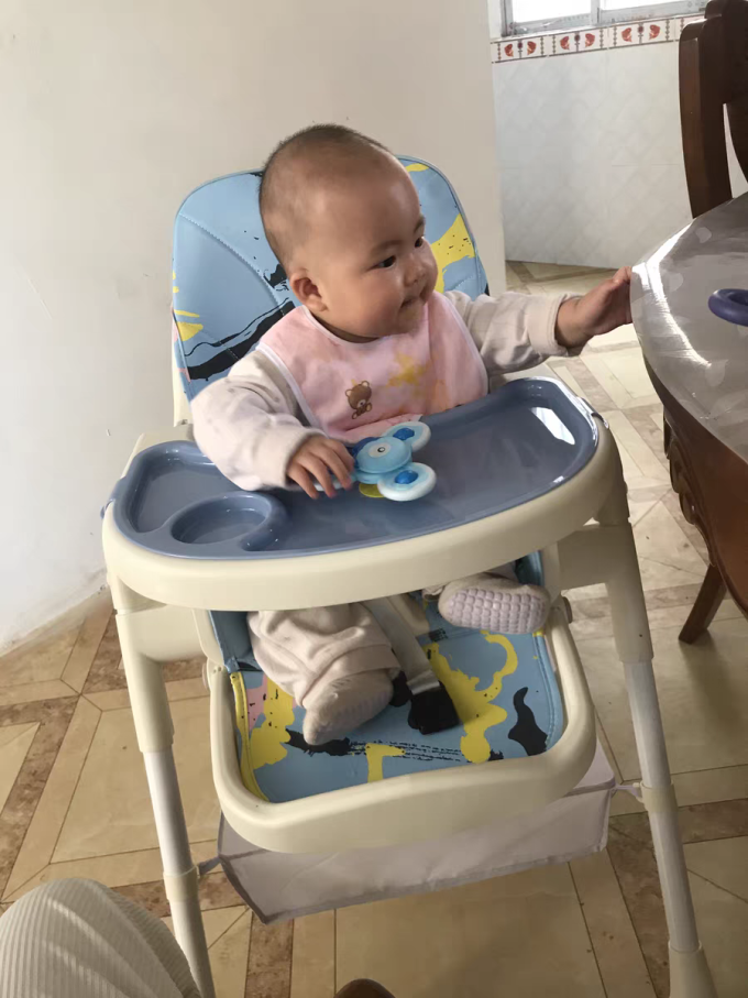 婴儿餐椅