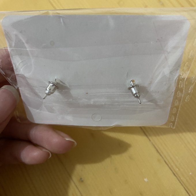 珍珠耳饰