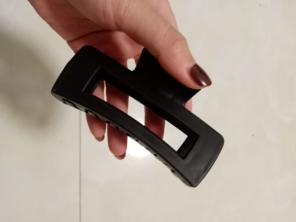 超划算的黑色大发夹来喽