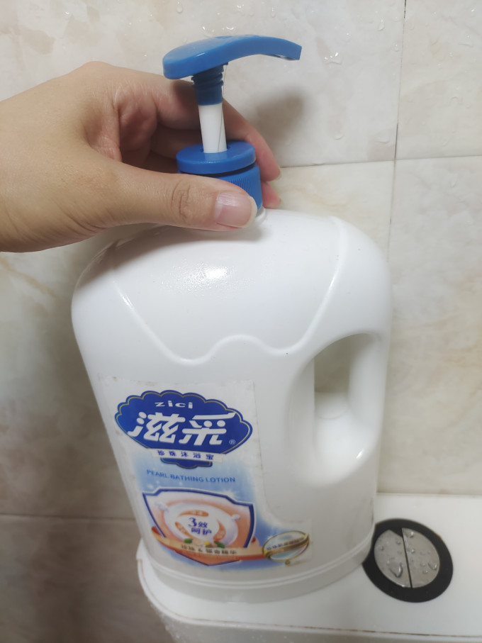 滋采沐浴露